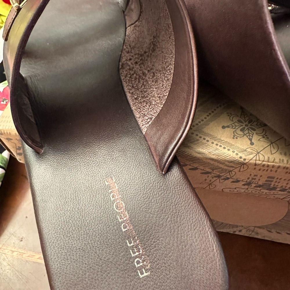 ❤️ FREE PEOPLE MILA MINIMAL Brown Leather Buckle flat sandals - Picture 7 of 10